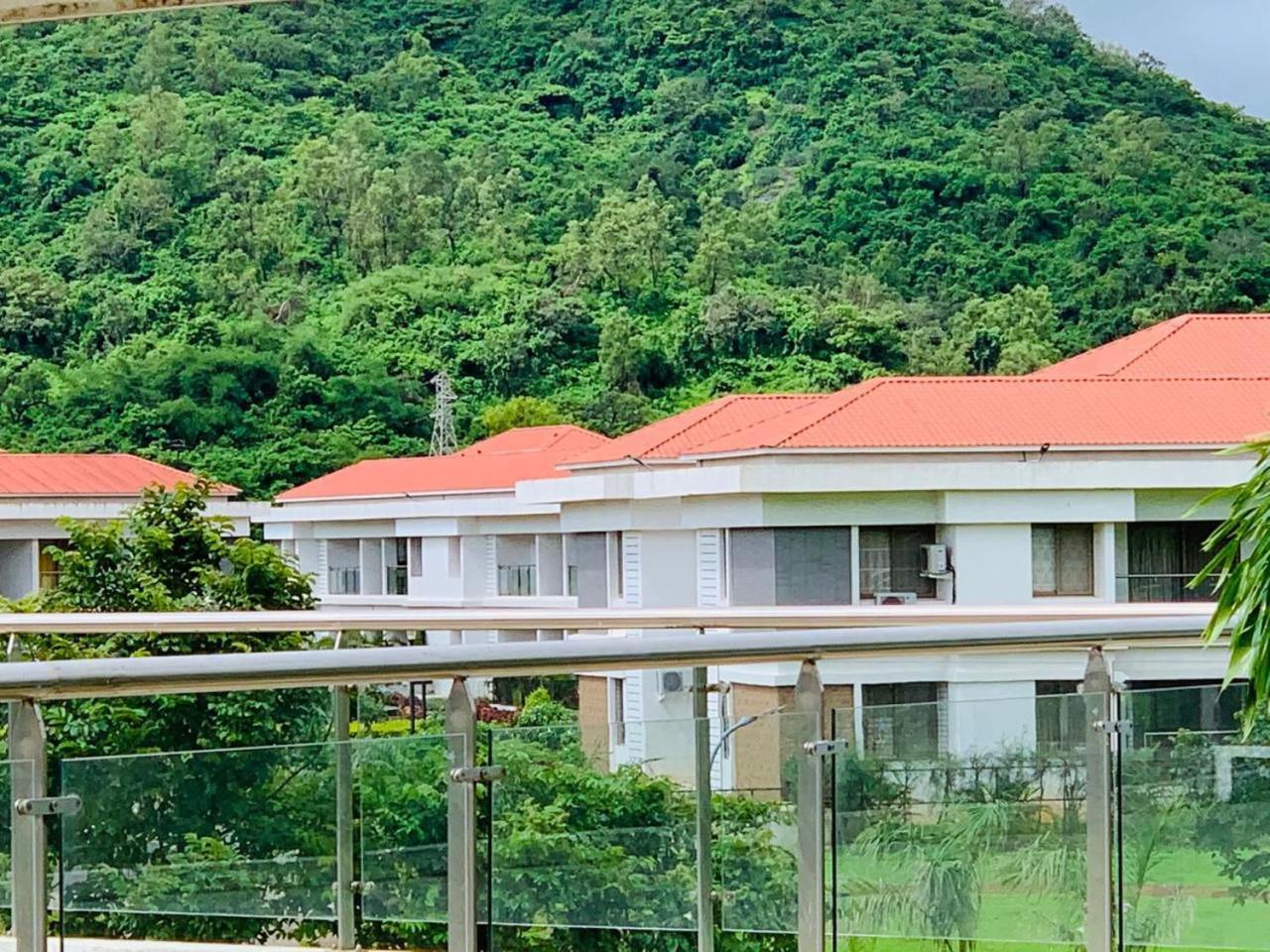 Mizzle Exotica Lonavala Apartment Luaran gambar