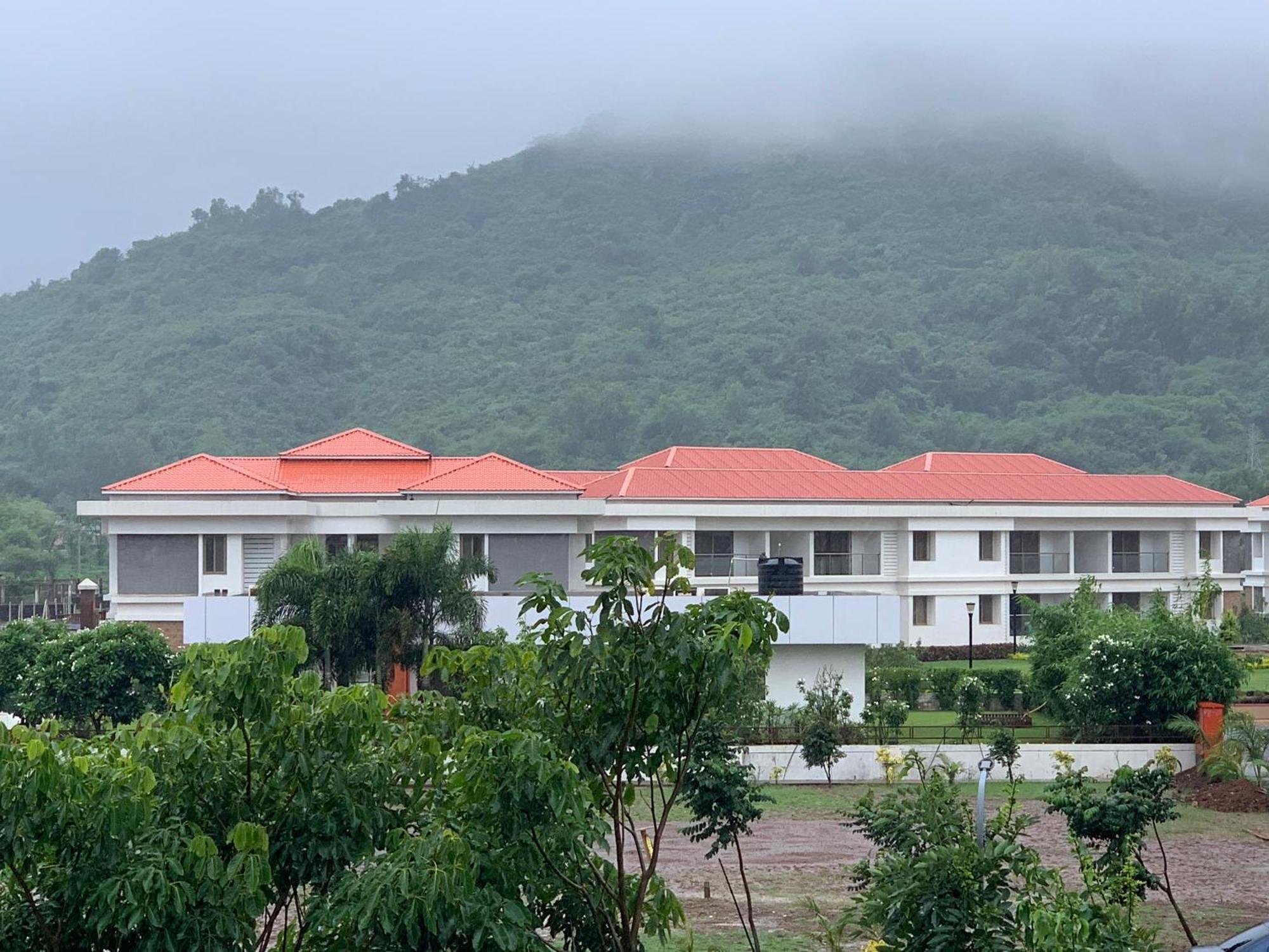 Mizzle Exotica Lonavala Apartment Luaran gambar