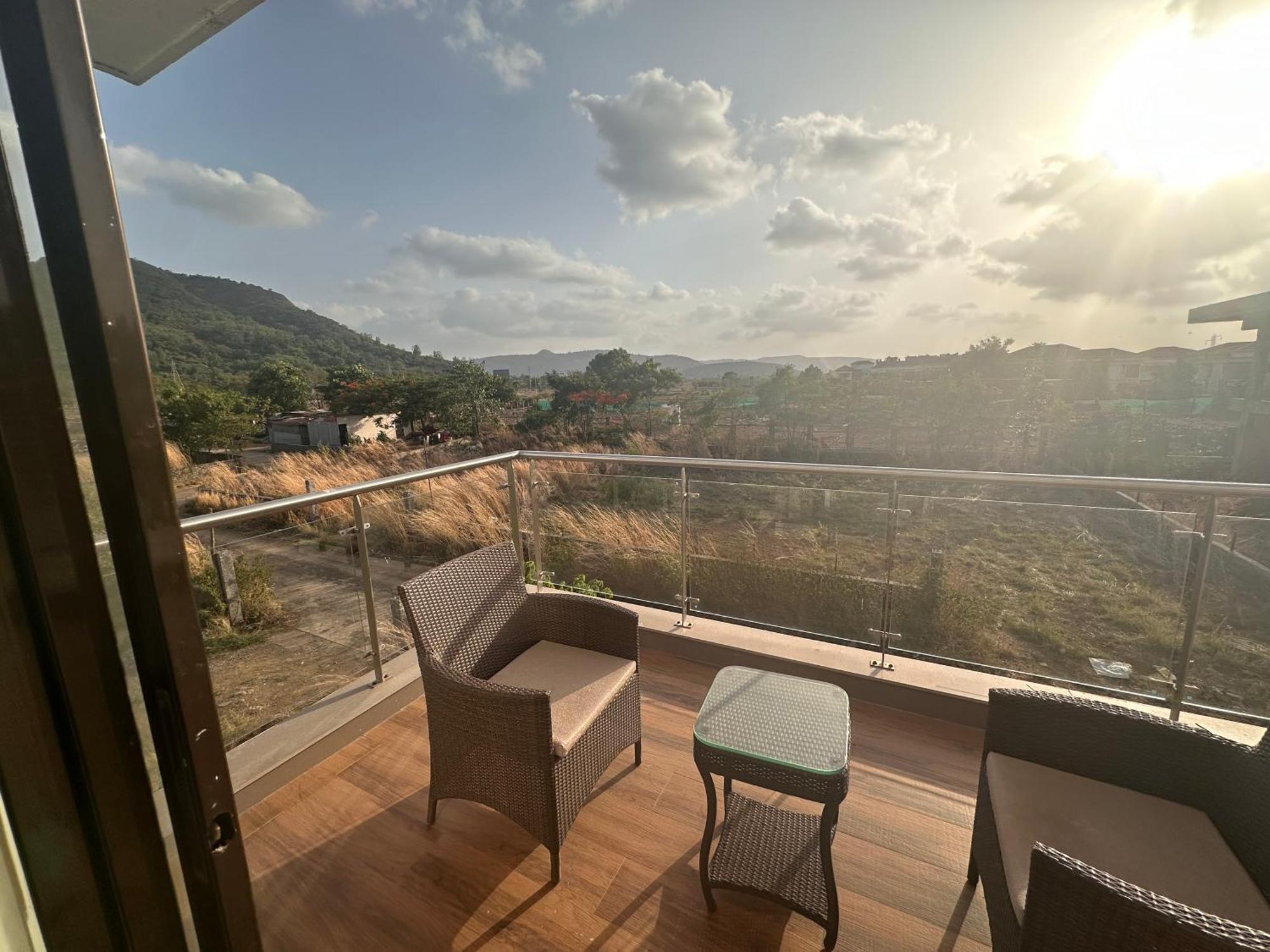 Mizzle Exotica Lonavala Apartment Luaran gambar