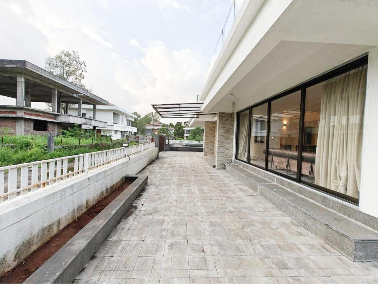 Mizzle Exotica Lonavala Apartment Luaran gambar