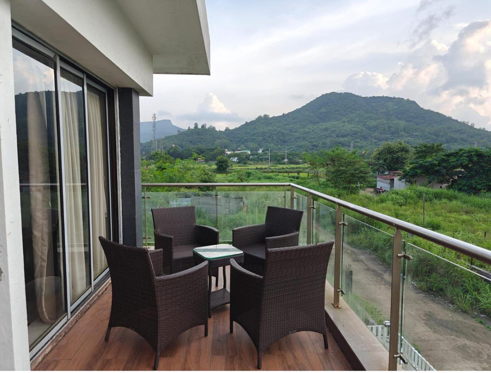Mizzle Exotica Lonavala Apartment Luaran gambar